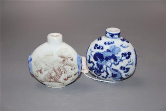A Chinese blue and white snuff bottle and an underglazed copper snuff bottle, tallest 8cm